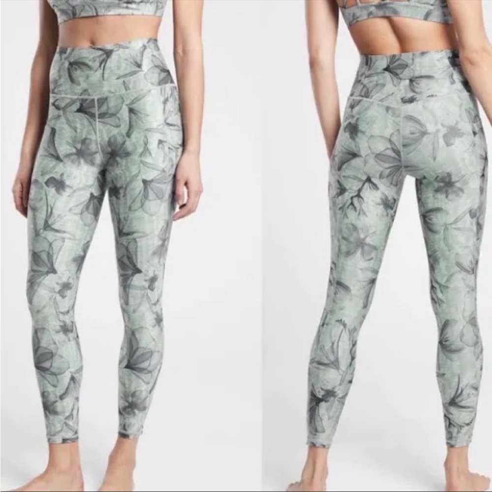 Athleta Salutation Stash Tight II Print 7/8 Small